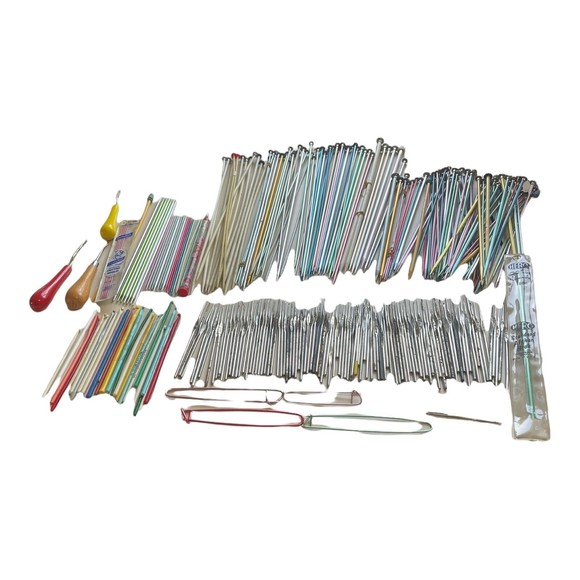 HUGE LOT VTG KNITTING  CROCHET NEEDLES BOYE  ALUMINUM Plastic WOOD ACCESSORIES - Picture 1 of 10